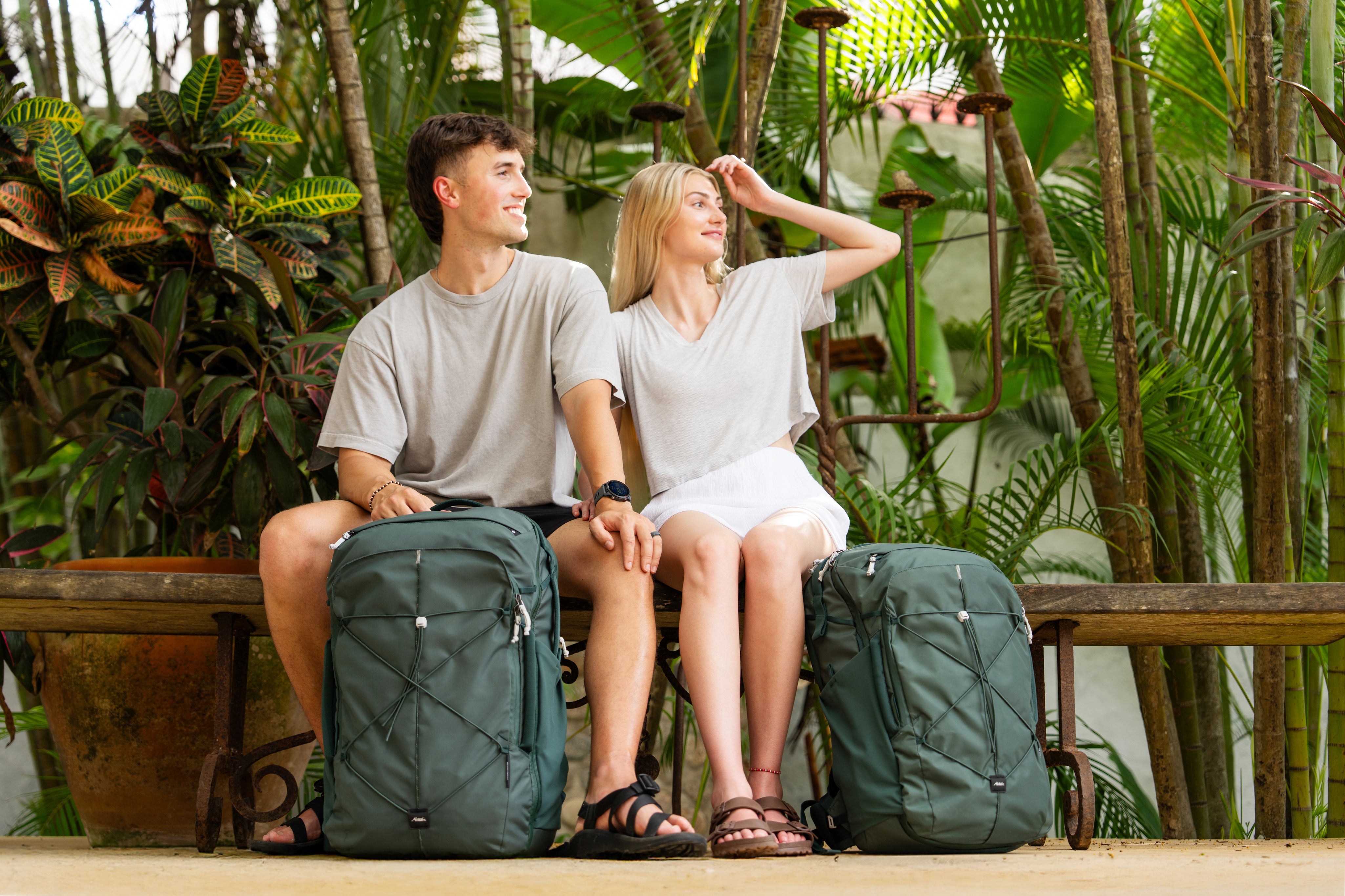 MATGTP35001GN_Matador_35LGlobalTravelPack_Juniper_Lifestyle-Mexico10.jpg